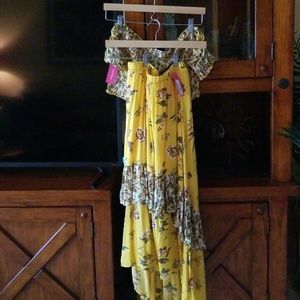 Sexy two-piece skirt and short top off shoulders